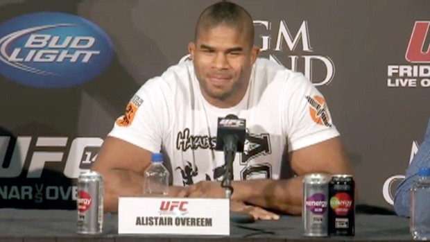 Alistair Overeem na coletiva de imprensa do UFC 141 (Foto: Reprodução Youtube)