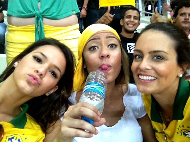 Bruna Marquezine irmã Neymar jogo Brasil (Foto: Reprodução / Instagram)