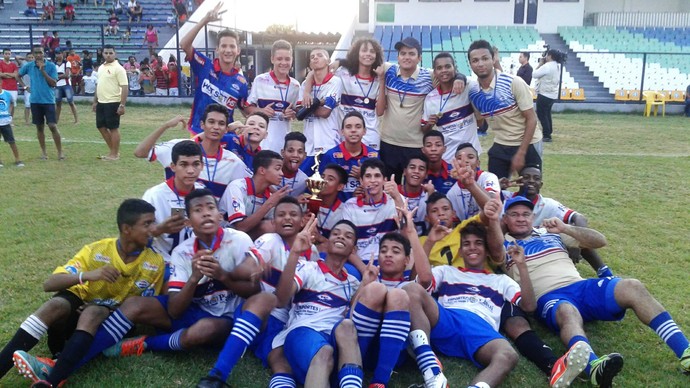 Piauí campeão estadual sub-15 (Foto: Reinaldo Barros/Tribuna de Barras) Piauí campeão estadual sub-15 (Foto: Reinaldo Barros/Tribuna de Barras)