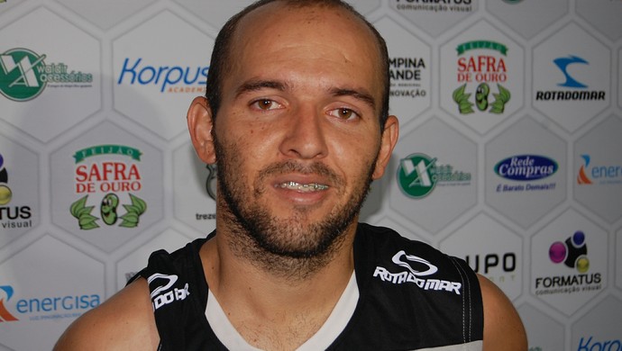 Fabinho Cambalhota, atacante do Treze (Foto: Silas Batista / GloboEsporte.com)