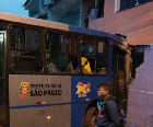 Ônibus invade casa na Zona Norte de SP (Reprodução/ TV Globo)
