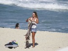 Que saúde! Luize Altenhofen aproveita dia de sol na praia