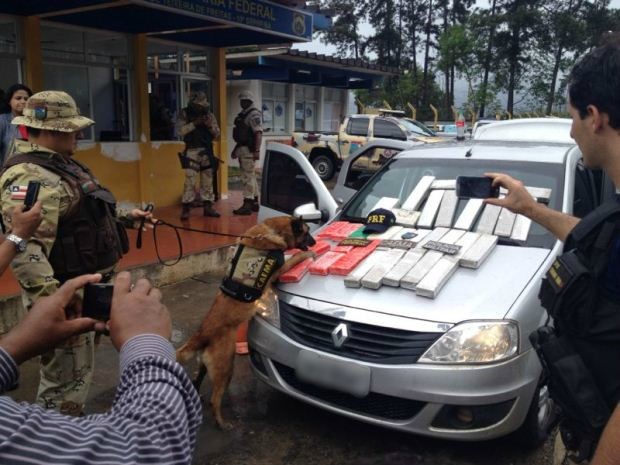 50kg de cocaína apreendidos em Teixeira de Freitas (Foto: PM BA)