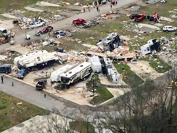 Tornados deixaram rastros de destruição na Louisiana (Foto: Governo da Louisiana / via Reuters) Tornados deixaram rastros de destruição na Louisiana (Foto: Governo da Louisiana / via Reuters)