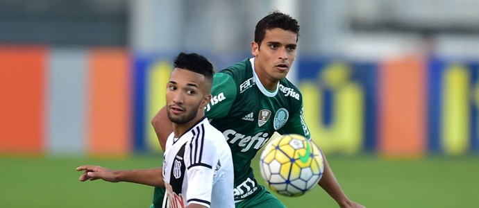 Ponte Preta x Palmeiras Jean Clayson (Foto: Marcos Ribolli)