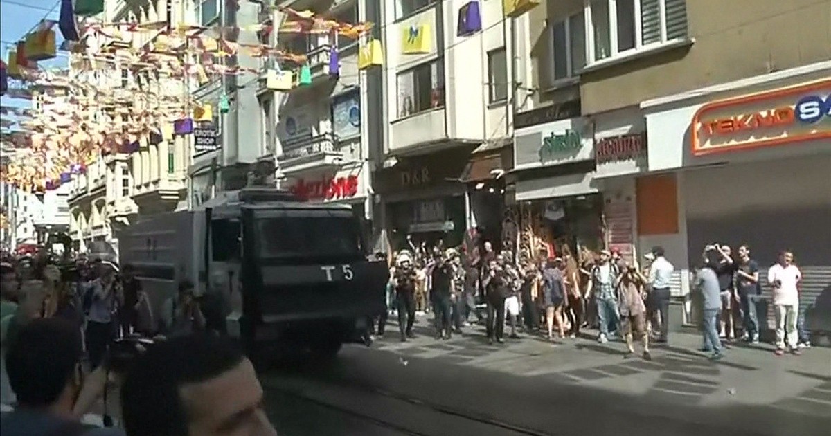 Globo News Parada do orgulho gay é reprimida balas de borracha na Turquia