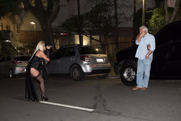 Paparazzi misteriosa fotografa Antônio Fagundes (Foto: Divulgação)