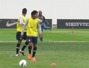 omarinho, que fez o primeiro treino no Corinthians (Foto: Gustavo Serbonchini / Globoesporte.com)