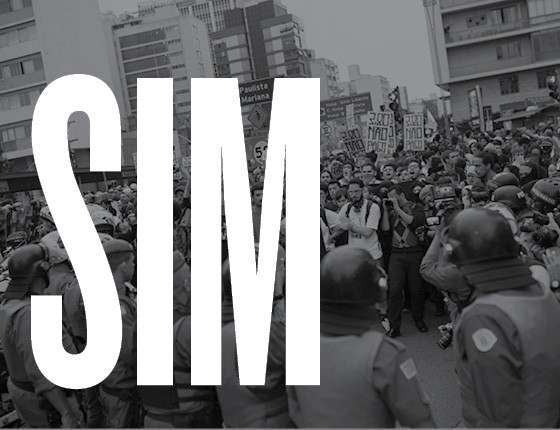 A polícia deve reprimir manifestações quando ela sai do trajeto? Sim (Foto: ÉPOCA) A polícia deve reprimir manifestações quando ela sai do trajeto? Sim (Foto: ÉPOCA)