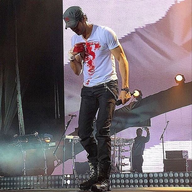 Enrique Iglesias em show em Tijuana (Foto: Reprodução Instagram)