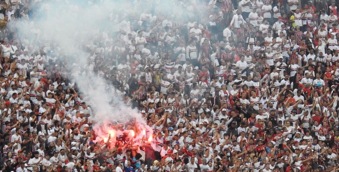 Torcida São Paulo Sinalizador (Foto: Marcelo Hazan) Torcida São Paulo Sinalizador (Foto: Marcelo Hazan)