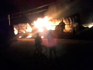 Duas pessoas morrem em incêndio em fábrica de Juazeiro, na Bahia (Foto: Imagem/ TV São Francisco)