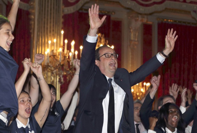 François Hollande comemora vitória da França