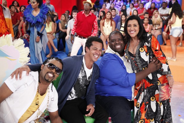 Xande, Leandro Sapucahy, Péricles e Regina Casé (Foto: Rede Globo/Divulgação) Xande, Leandro Sapucahy, Péricles e Regina Casé (Foto: Rede Globo/Divulgação)
