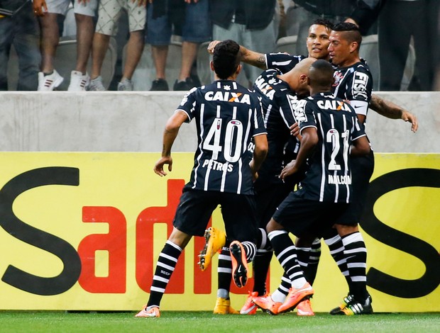 Guerrero gol Corinthians (Foto: Getty Images)