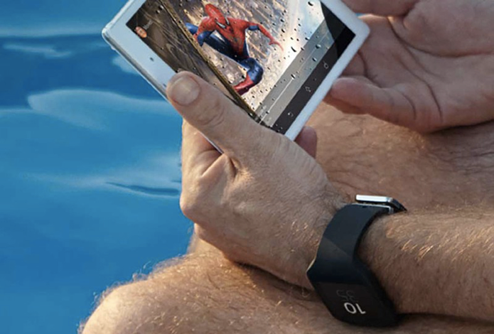Xperia Z3 Tablet Compact e smartwatch com Android Wear podem ter sido mostrados em foto divulgada pela Sony (Foto: Reprodução/9to5Google)