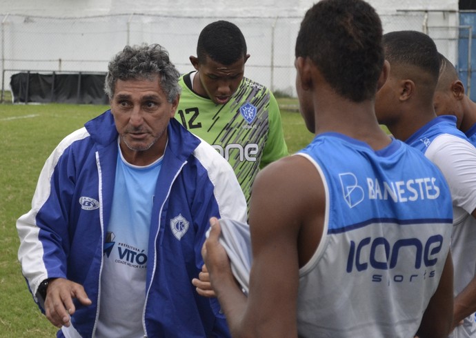 Luis Carlos Sá, técnico do Vitória-ES (Foto: Sidney Magno Novo/GloboEsporte.com)