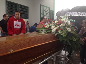 Enterro do motorista Claudio Xavier (Foto: Mariane Rossi/G1)