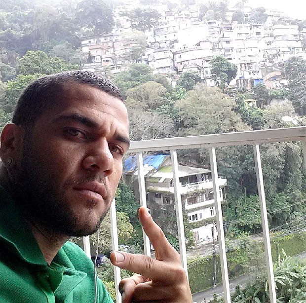 reprodução instagram Daniel alves brasil vidigal (Foto: Reprodução / Instagram)