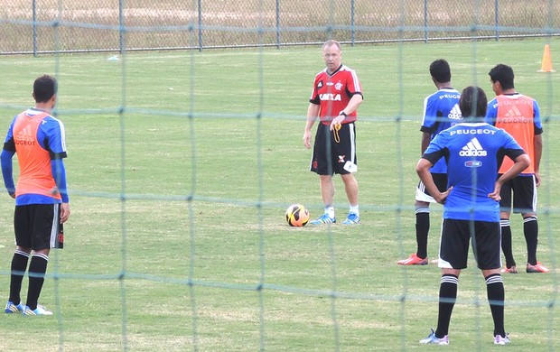 Mano Menezes treino Flamengo (Foto: Cahê Mota)