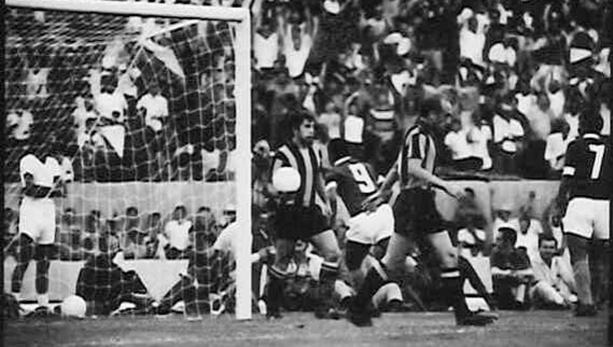 Inter enfrenta o Peñarol em 1969 no Beira-Rio (Foto: Agência RBS)