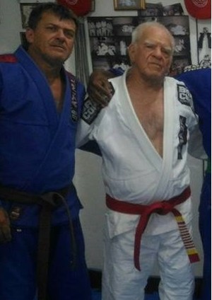 Mestre Waldir Lima, faixa vermelha nono grau de jiu-jitsu, e o filho (Foto: Reprodução Facebook/Arquivo pessoal)