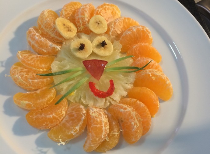 Leão feito de frutas é uma das opções de lanches pra criançada  (Foto: Mistura/RBS TV)