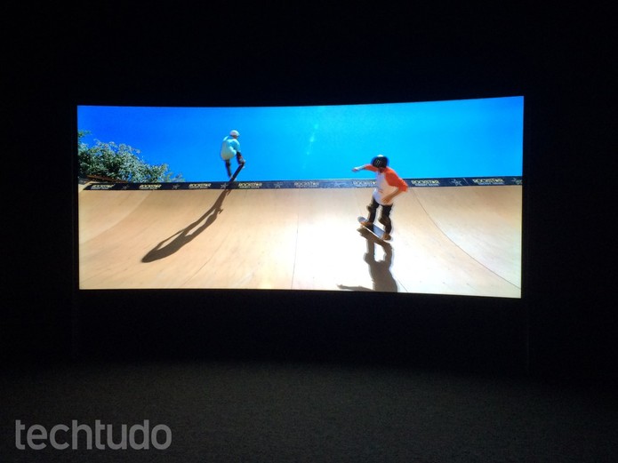 TV tem imagens de altíssima qualidade (Foto: Marcelo Paiva/TechTudo) TV tem imagens de altíssima qualidade (Foto: Marcelo Paiva/TechTudo)