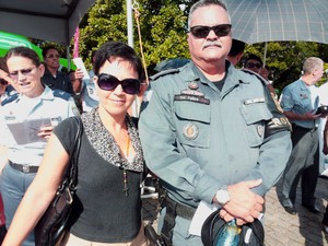 Tenente Felipe fez, pela primeira vez, o percurso da Romaria dos Militares com a esposa (Foto: Juliana Borges/ G1 ES)