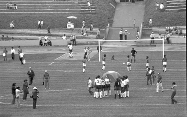 inauguração do estádio Mané Garrincha em 1974 Ceub x Corinthians (Foto: Arquivo Público do Distrito Federal)