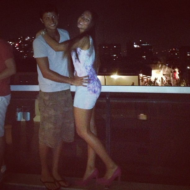 Carolina Portaluppi e namorado na virada do ano 2012 (Foto: Instagram / Reprodução)