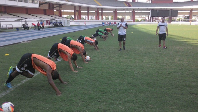 Equipe do São Raimundo no aquecimento momentos antes da partida, no Mangueirão (Foto: Divulgação/ São Raimundo F.C.) Equipe do São Raimundo no aquecimento momentos antes da partida, no Mangueirão (Foto: Divulgação/ São Raimundo F.C.)