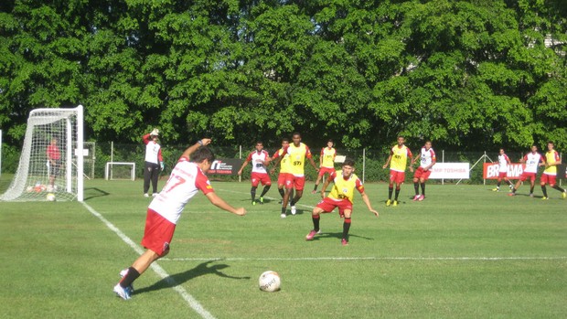 Osvaldo treino do São Paulo (Foto: Carlos Augusto Ferrari)