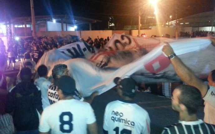 Torcida chegada do Corinthians a Cuiabá (Foto: Diego Ribeiro)