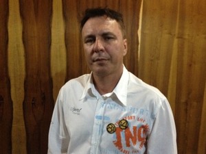 &#39;Foi pouco&#39;, diz sertanejo Adriano sobre pena fixada a homem que matou sua mãe, em Goiânia (Foto: Sílvio Túlio/G1)