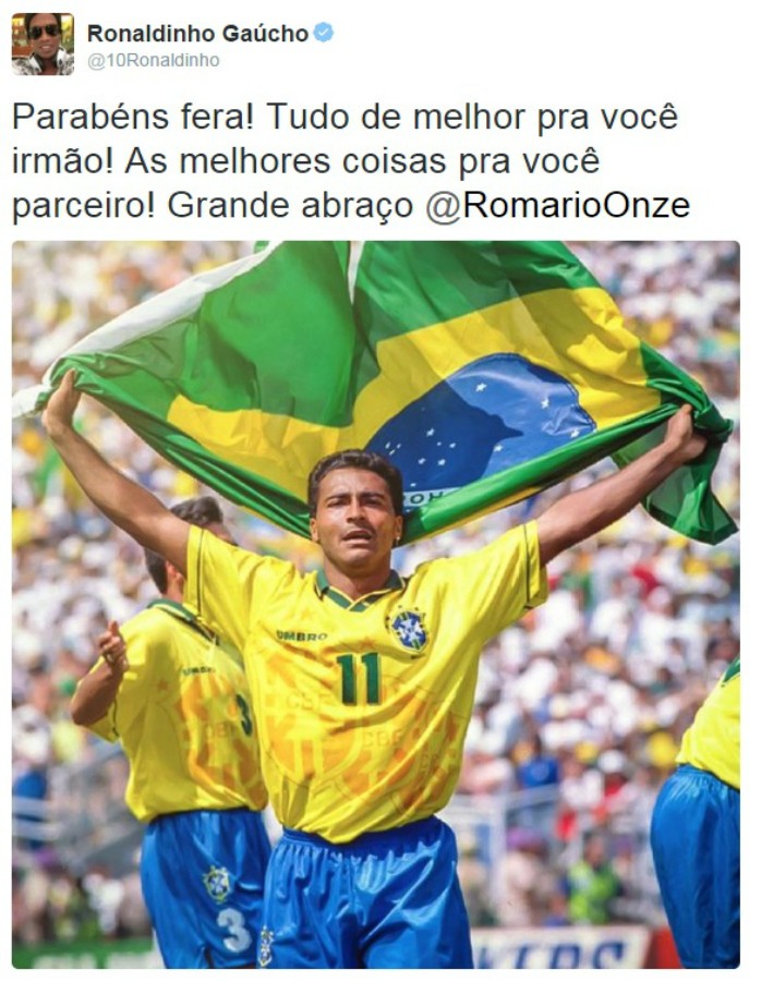 Ronaldinho Gaúcho parabeniza Romário