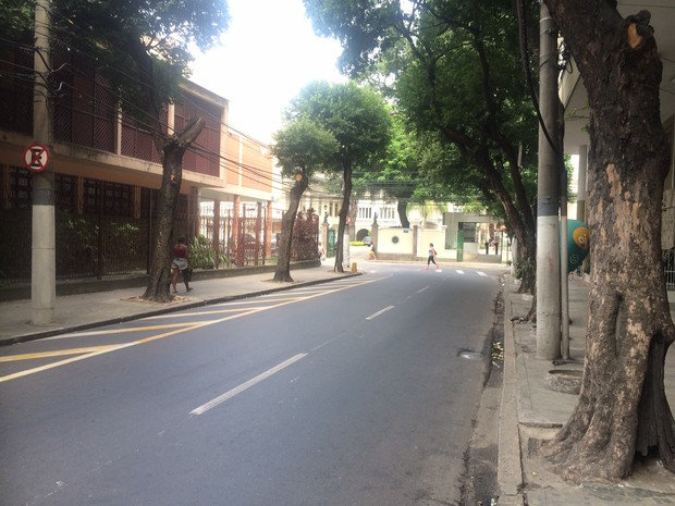 Via foi apelidada de &#39;Rua do Perdeu&#39; devido à rotina de assaltos (Foto: Matheus Rodrigues / G1)
