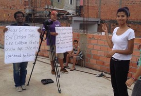 Gravação da parte brasileira do vídeo em homenagem a Malala aconteceu em novembro no Capão Redondo (Foto: Divulgação/Plan Brasil) Gravação da parte brasileira do vídeo em homenagem a Malala aconteceu em novembro no Capão Redondo (Foto: Divulgação/Plan Brasil)