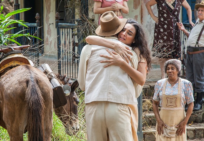 Filó sofre por Candinho ser expulso! (Foto: Artur Meninea/Gshow)