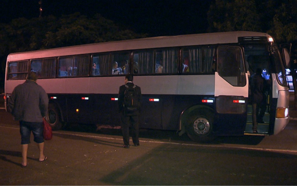 Ônibus de 4 das 6 empresas do DF estão paralisados por atraso no pagamento dos rodoviários (Foto: TV Globo/Reprodução)