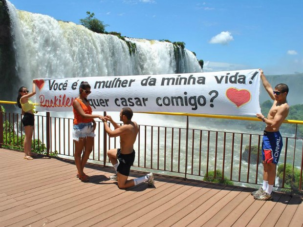 G1 Lutador Faz Pedido De Casamento à Namorada Em Passeio Nas Cataratas Notícias Em Oeste E 2927