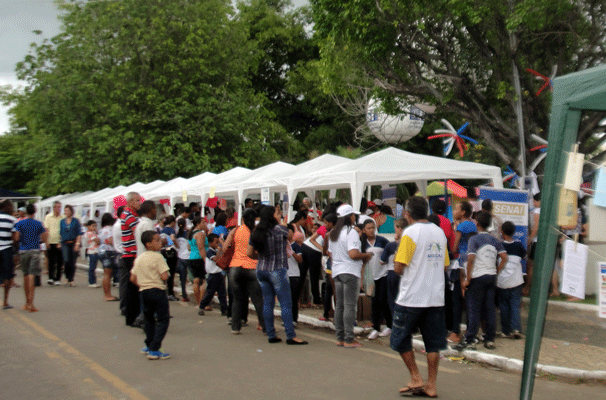 Centenas de pessoas compareceram ao Ação Global, em Angical (Foto: Katylene França)