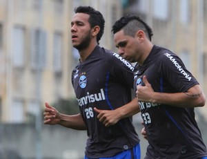 Souza e Pará treinam fisicamente no Olímpico (Foto: Lucas Uebel/Grêmio FBPA)