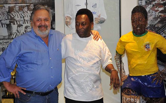 Luis Álvaro de Oliveira Ribeiro e Pelé: Laor foi o único presidente a cumprir contrato com o ídolo (Foto: Santos FC)