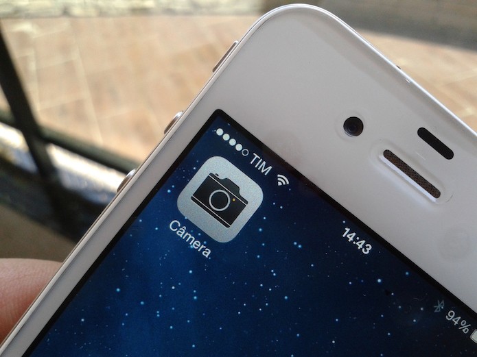Como ligar a luz do flash e gravar vídeos em locais escuros no iOS? (Foto: Marvin Costa/TechTudo)