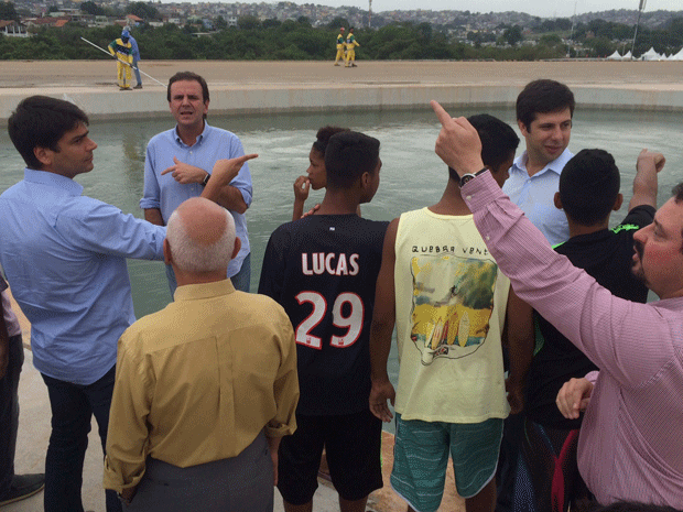 Paes fez anúncio durante visita às obras do Parque Olímpico de Deodoro (Foto: Gabriel Barreira / G1)