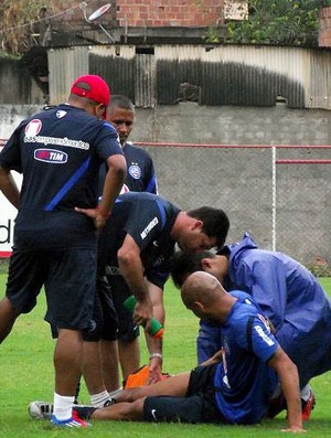 Souza sente lesão na coxa durante treino do Bahia (Foto: Divulgação/E.C. Bahia)