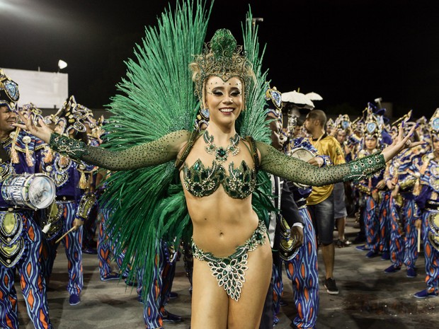 Princesa da bateria da Vila Maria, Bruna Fonseca (Foto: Caio Kenji/G1)