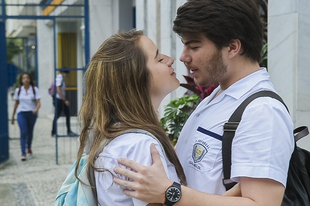 Em Malhação, Thales Cavalcanti forma par romântico com Manuela Llerena (Foto: Globo/Caiuá Franco)