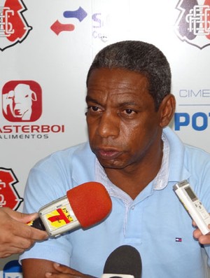 Athayde Macedo, gerente de futebol do Santa Cruz (Foto: Elton de Castro / GloboEsporte.com)